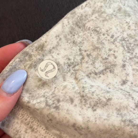 Lululemon shirt size 4 - Picture 4 of 4